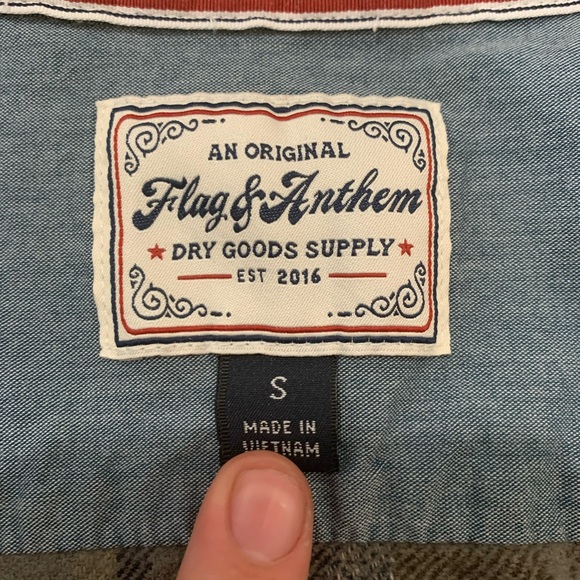 Men’s small Flag and Anthem flannel. - Picture 3 of 5
